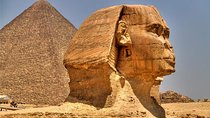 Giza Pyramids, Sphinx & Egyptian Museum with Lunch