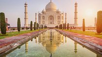 From Delhi: Overnight Taj Mahal & Agra City Tour by Car