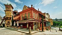 Walking Tour with Lunch at Cafe Gabriadze and Theater Visit