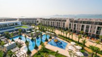 Halong Bay 2 days 1 night transfer limousine sleep on 5 star Royal Lotus Resort and Villa