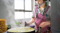 Beijing Street Breakfast Tour with Temple of Heaven and Pearl Market Visit