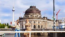 The History of Berlin: WWII PRIVATE Walking Tour With Locals 