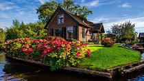 Giethoorn Guided Day Trip with Boat Ride from Amsterdam