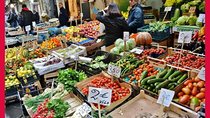 Cesarine: Market Tour & Typical Dining at a Local's Home in Lucca