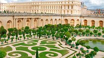 Excursion to Versailles by train with entrance to the Palace and Gardens