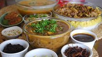 Private Mumbai Home Cooking Lesson and Grant Road Market Tour