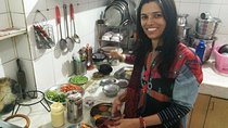 Private Market Tour & Vegetarian Cooking Class & Meal in a Local Jaipur Home