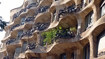 Private 4-hour Tour 'a la Carte' in Barcelona with private pick up and drop off