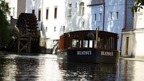 Private Custom Half-Day Tour: Prague Castle and River Cruise