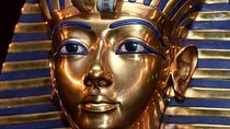 Layover tour to Egyptian Museum, Giza pyramids & Bazaar 