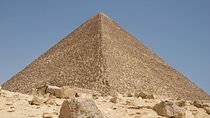 Layover tour to Giza pyramids, Sphinx and Grand Egyptian museum 