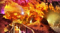Full-Day Amazing Caves And Footprints of Dinosaurs Private Tour Guide