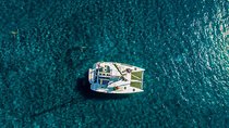 Santorini Half Day Catamaran Private Cruise incl. Meal, Drinks & Free Transport