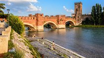 Verona: Welcome Private Tour w/ a Local