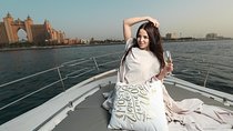 Luxury Yacht Tour Around Palm Island 