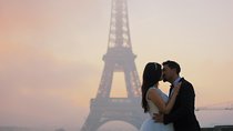 Paris Photographer: Exclusive Photoshoot with Private Car