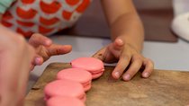 Kids in the Kitchen - MaCaRoN near Eiffel Tower