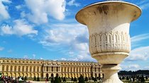 Versailles Guided Tour and Access with Hotel* Pickup 