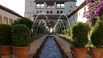 Malaga Shore Excursion: Skip-the-Line Alhambra and Generalife Gardens Tour