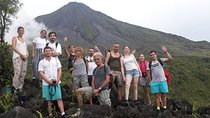 Combo La Fortuna Waterfall, Volcano Hike & Hotsprings