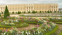 Private Giverny & Versailles Day Trip with Lunch & Hotel Transfers from Paris