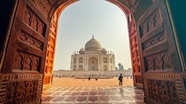 Taj Mahal Sunrise Tour by Car From Delhi
