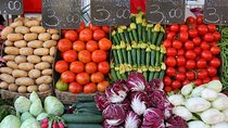 Private market tour, lunch or dinner and cooking demo in Vico Equense