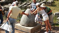 Overnight Delphi and Meteora Tour from Athens with Spanish-Speaking Guide