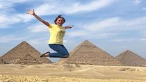 Private Day Tour to Giza Pyramids, Egyptian Museum, Alabaster Mosque, and Hanging Church in Cairo