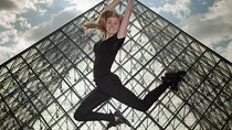 Professional Photo Shoot Walking Tour in Central Paris