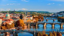 Private Car from Munich to Prague: Transfer with 2h Sightseeing