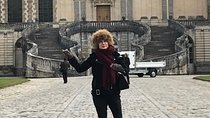 1:30 hours tour of Louvre museum