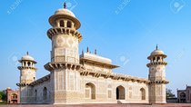 Kid-Friendly Taj Mahal Day Tour from Delhi