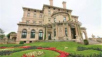 Boston to Newport Small-Group Day Trip with Breakers & Marble House Admission
