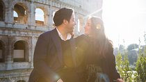 Rome: Photoshooting at the Colosseum with anecdotes from a private guide and Aperitivo Box