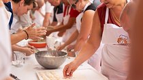 Cesarine: Pasta & Tiramisu Class at Local's Home in Naples