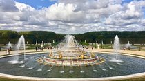 Versailles Palace and Giverny Private Guided Tour from Paris