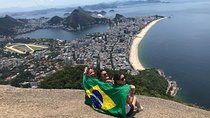 Hikking the Favela + Morro Dois Irmaos!