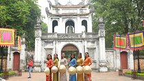 Hanoi: Tradditional Ao Dai & Non La Rental