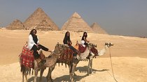 Sightseeing Day Tour to Pyramids, Egyptian Museum and Bazaar 
