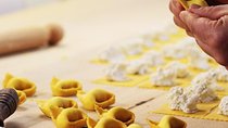 Make pasta bolognese at home of Sfoglina with lunch