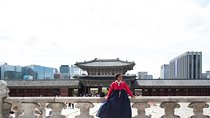 Private Palace Photo Shoot in Seoul with a Photographer