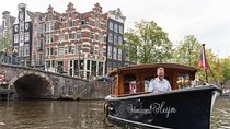 Private boat tour on a electric saloon boat