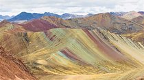 Explore the Palccoyo Mountain with us!