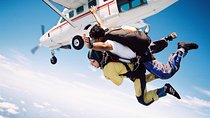 Sky Diving Dubai At Desert Zone