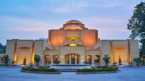 Private tour to The Opera House and tour to the old famous arts