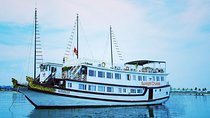 Halong bay boutique cruise 2 days trip: Kayaking, swimming & caving tours