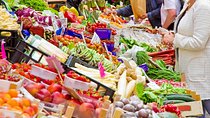Cesarine: Market Tour & Home Cooking Class in Verona