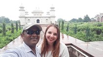 Tigers & Taj: 4-Day Golden Triangle Tour with Sariska and Jhalna