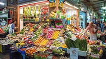 Discover the markets of Seville by bike and try their most typical products!